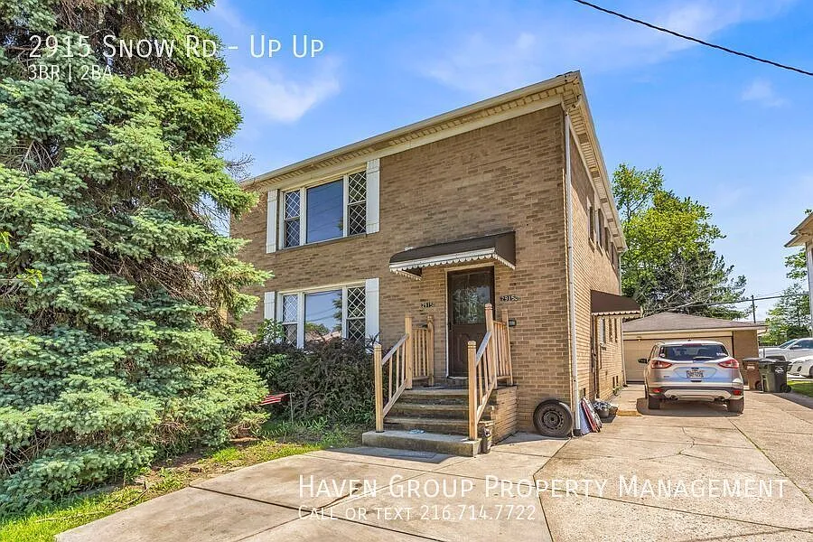 2915 Snow Rd | UP, Parma, Ohio, 44134 - Spacious 3-bed 1.5-bath multi-family home! — Photo 1