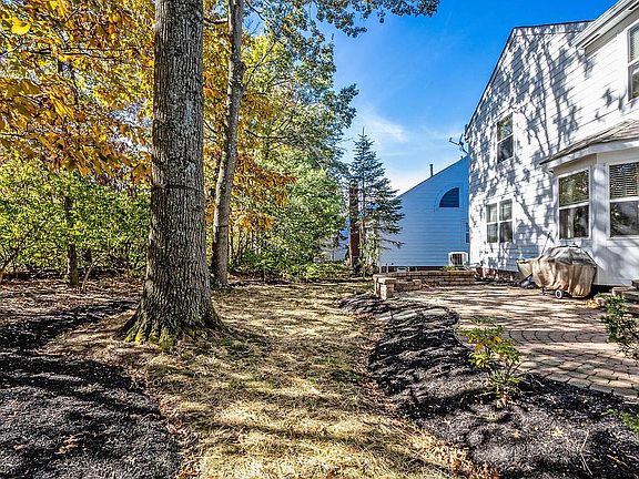 3rd image of 393 Zion Dr