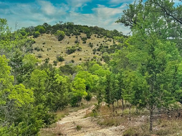 141 Mohabo Ln, Center Pt, TX 78010