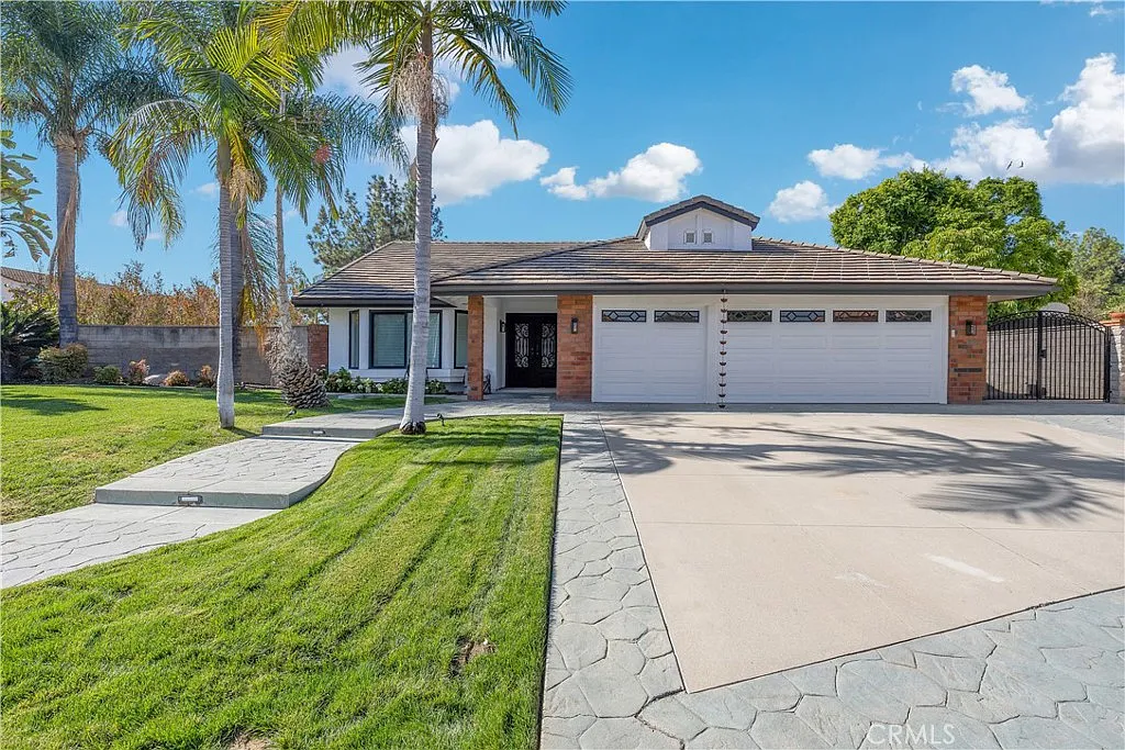 4 bed, 2303 sqft, $7,950 — Photo 1