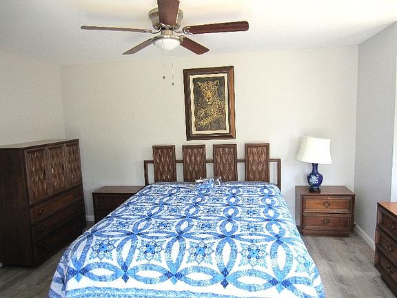 4th image of 4810 Loukelton Way
