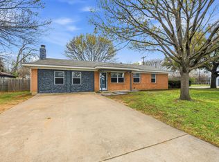 700 W Cedar St, Hurst, TX 76053