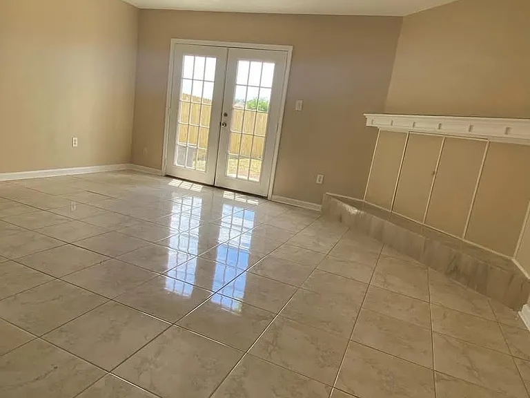 7036 Northgate Dr — Photo 2