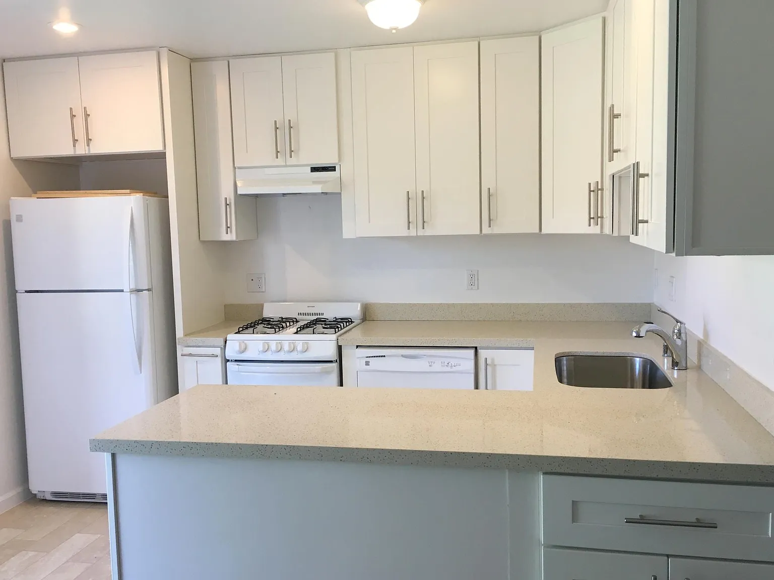 2 bed, 750 sqft, $2,150 — Photo 3