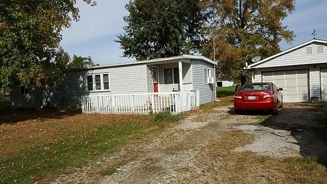 102 N 2nd St photo 1