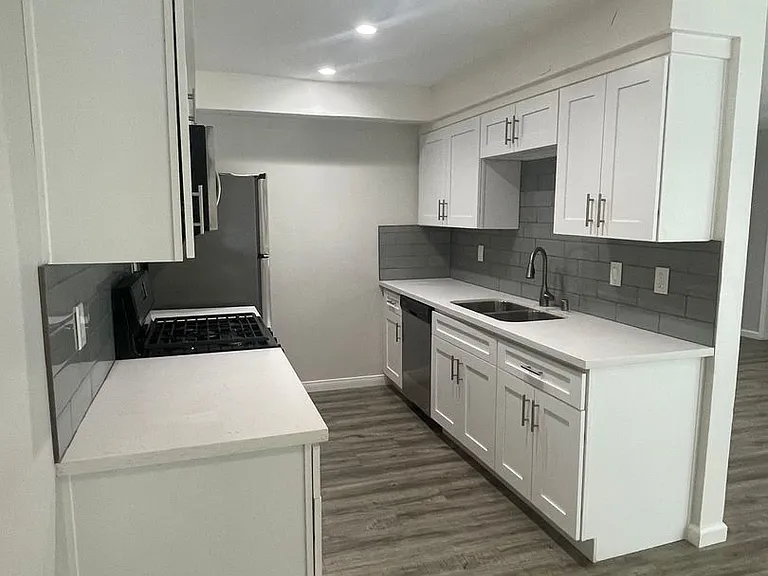 350 N Crescent Drive — Photo 4