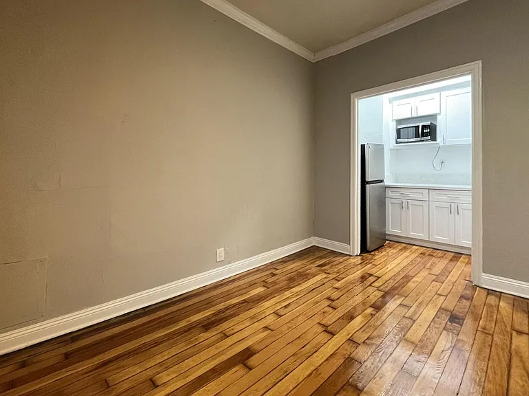 The President Apts...Completely Renovated Apartments...Pet Friendly..Great Location! CALL NOW! — Photo 10