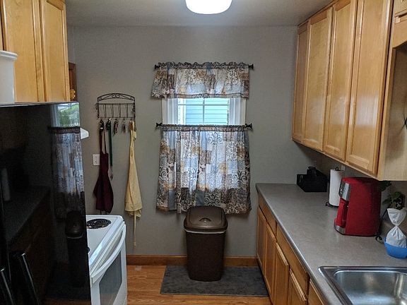 3rd image of 3319 Broadway