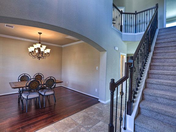 5th image of 1919 Lenora Ct