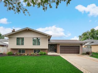 1629 Claremont Dr, Darien, IL 60561