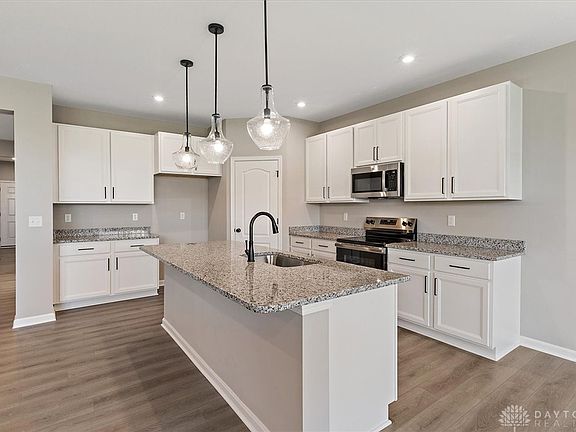 5th image of 435 Snowdrop Dr