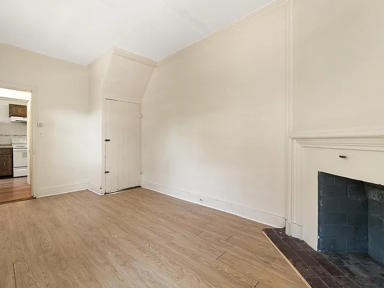 206A E 3rd St — Photo 9