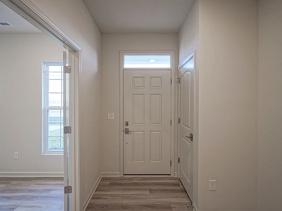 5th image of 1872 Blenker Dr