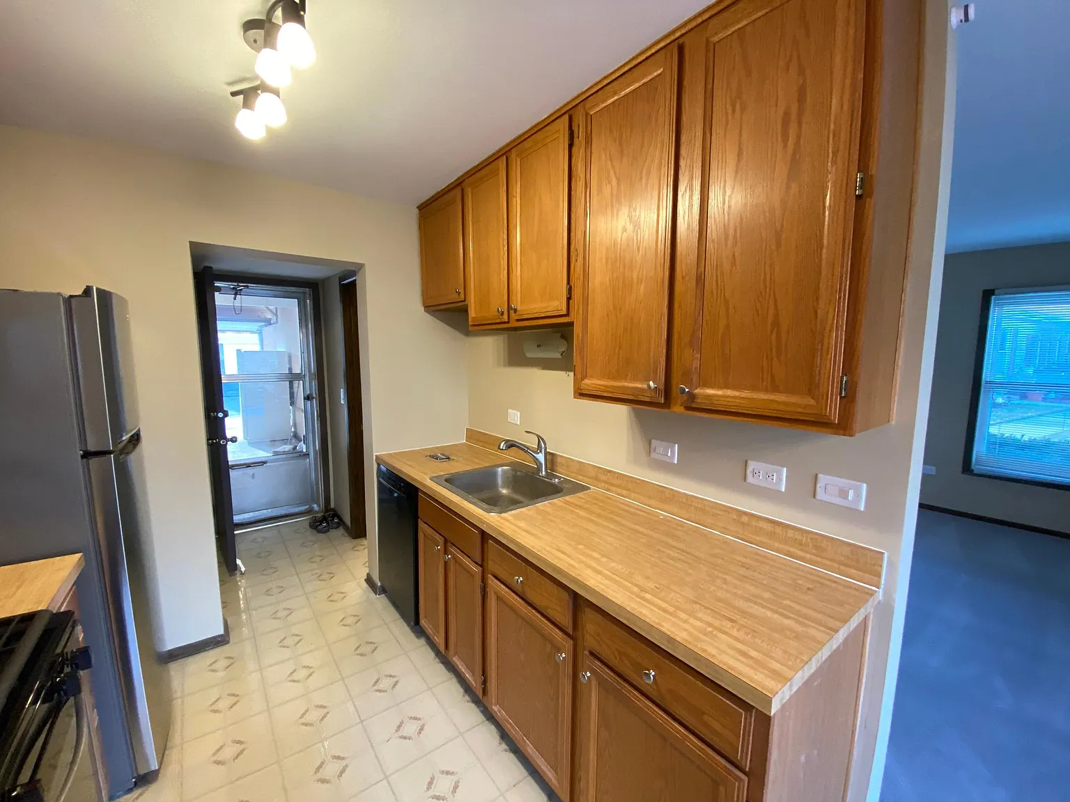 2 bed, 1.5 bath, 1200 sqft, $2,100 — Photo 4
