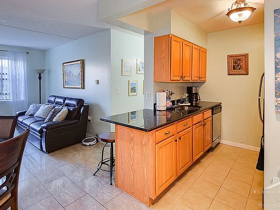 4th image of 1275 Grant Ave APT 3G