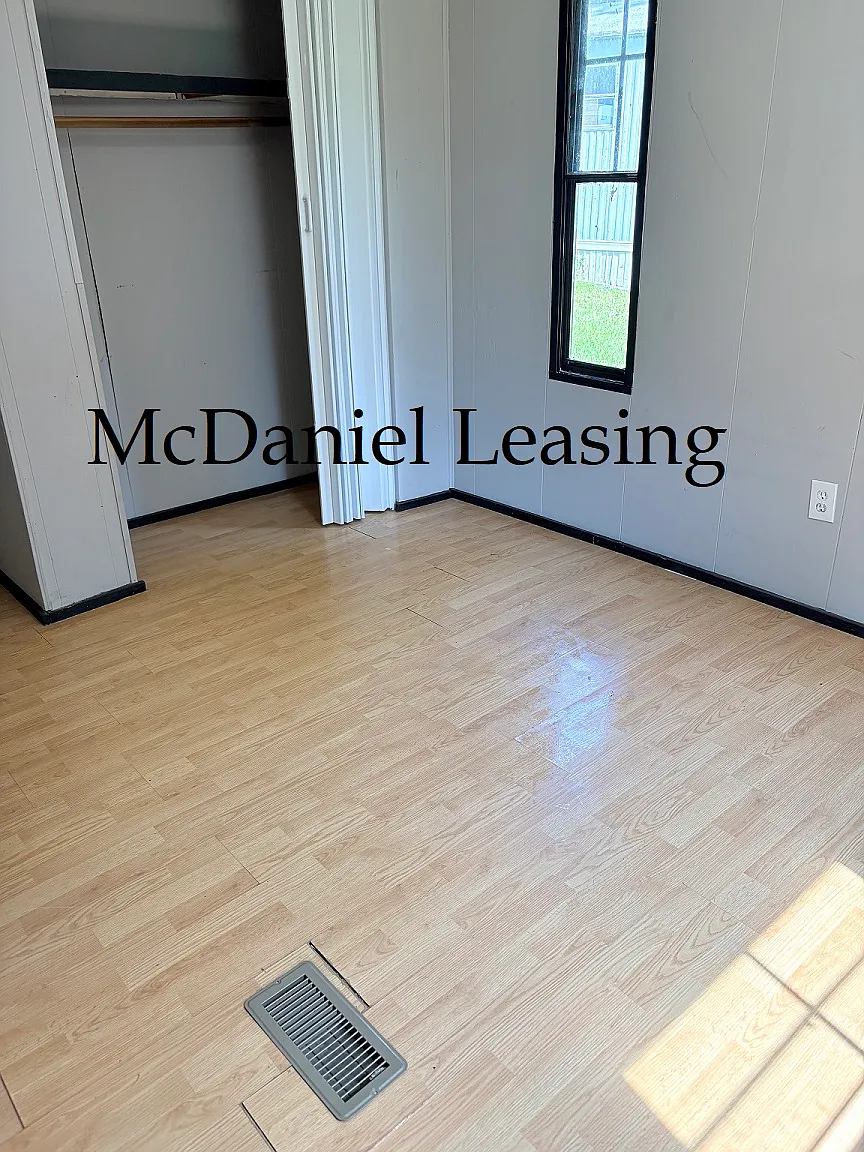 3 bed, 980 sqft, $925 — Photo 3