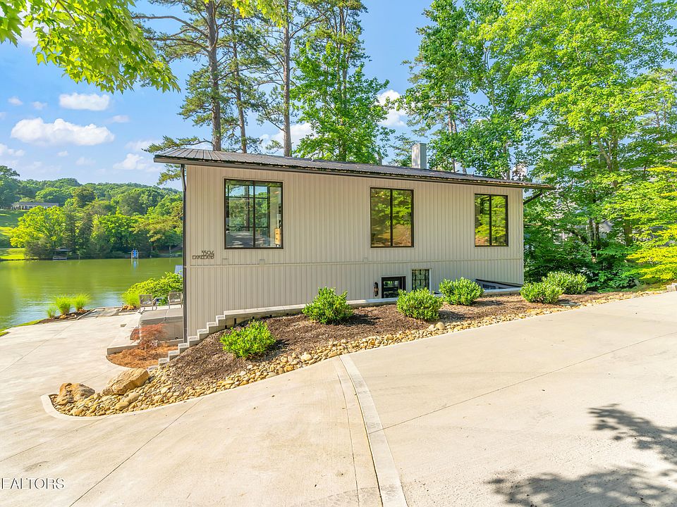 1st image of 3594 Lakeland Dr