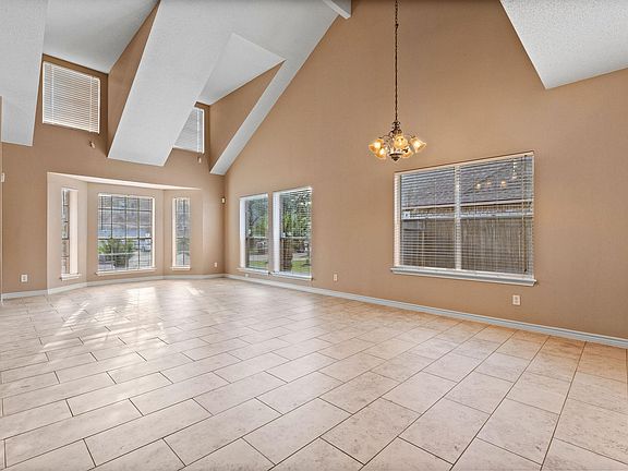 5th image of 11019 Winspring Dr