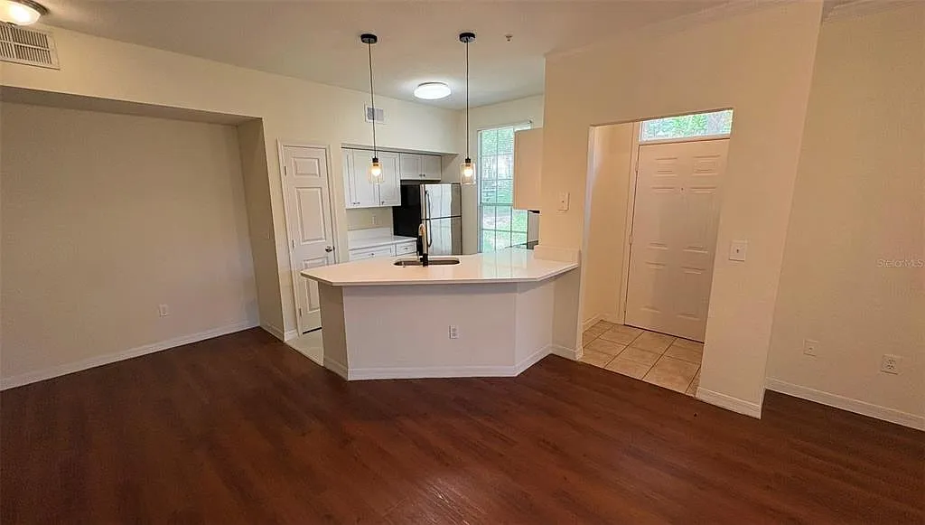 2 bed, 2.0 bath, 1051 sqft, $1,800 — Photo 3