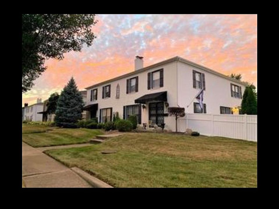 House with closed in yard
