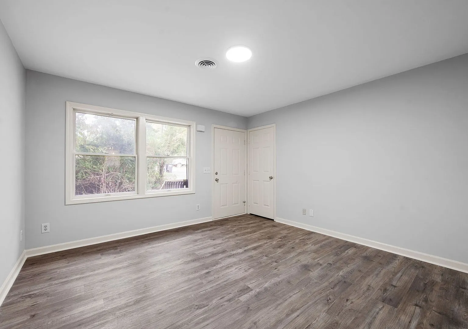 Park Ln - 221 — Photo 4