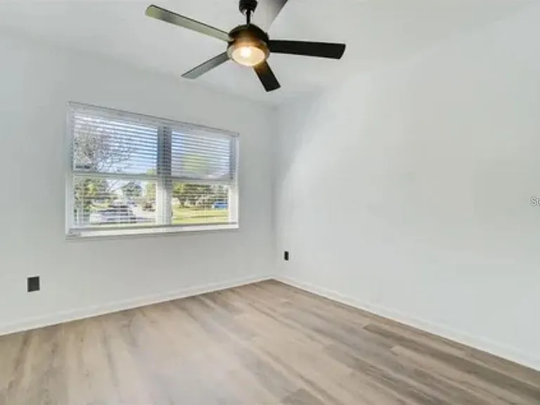 5205 Chenault Ave — Photo 11