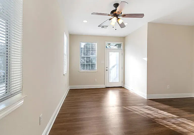 2408 Oak Pl — Photo 2