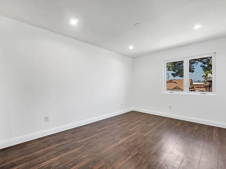 2882 W 14th St — Photo 23