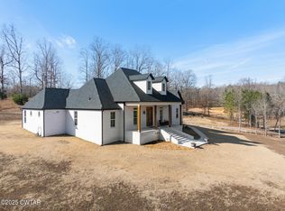 530 Oak Point Dr, Lexington, TN 38351