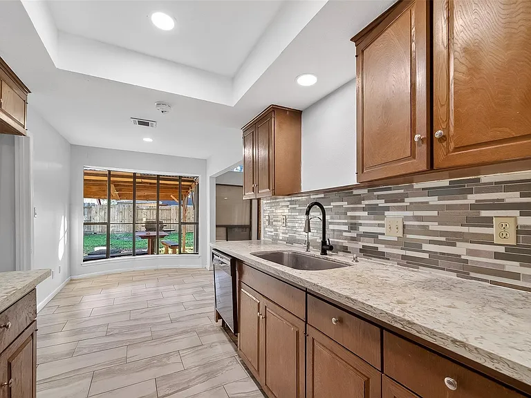 10706 Sagebluff Dr — Photo 7