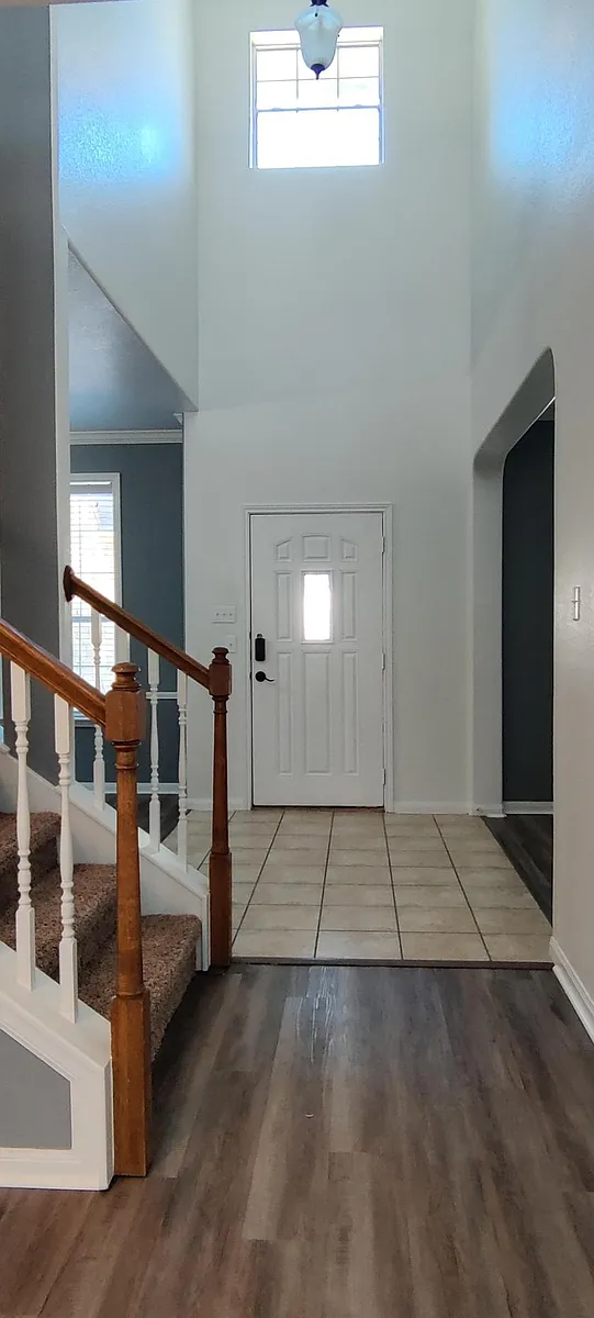 Foyer - 5704 Siltstone Loop
