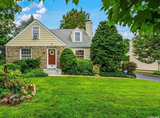 10 Walker Ave, Syosset, NY 11791