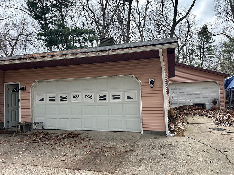2nd image of 15894 Lake Ave