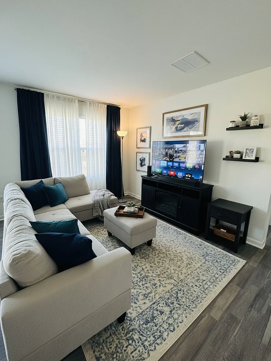 119 Oxford Ln — Photo 2