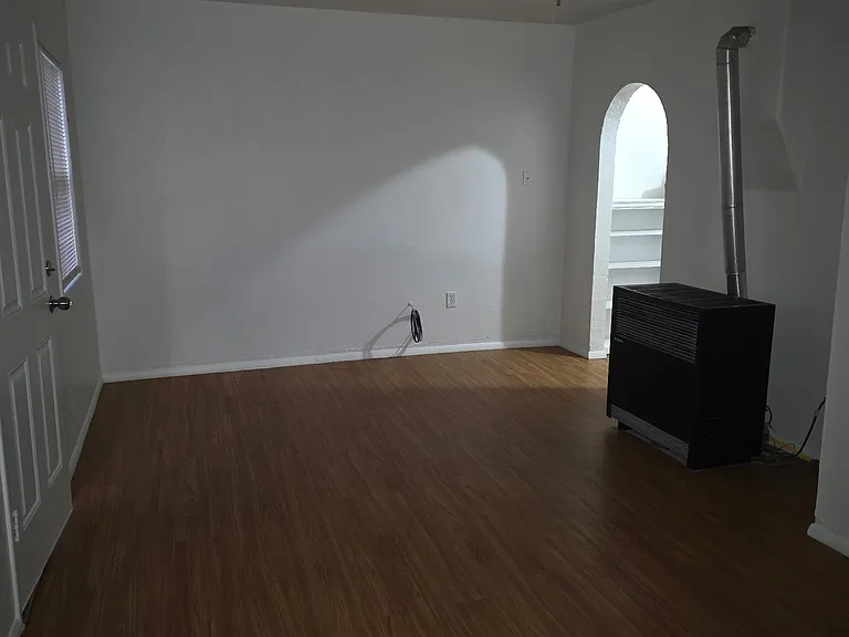 320 S 9th St #3 — Photo 2