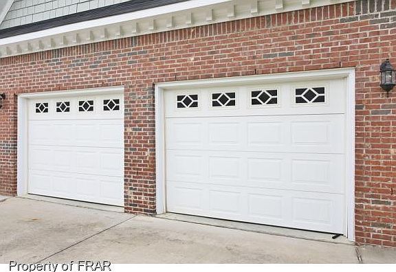 3rd image of 886 Louisiana Dr
