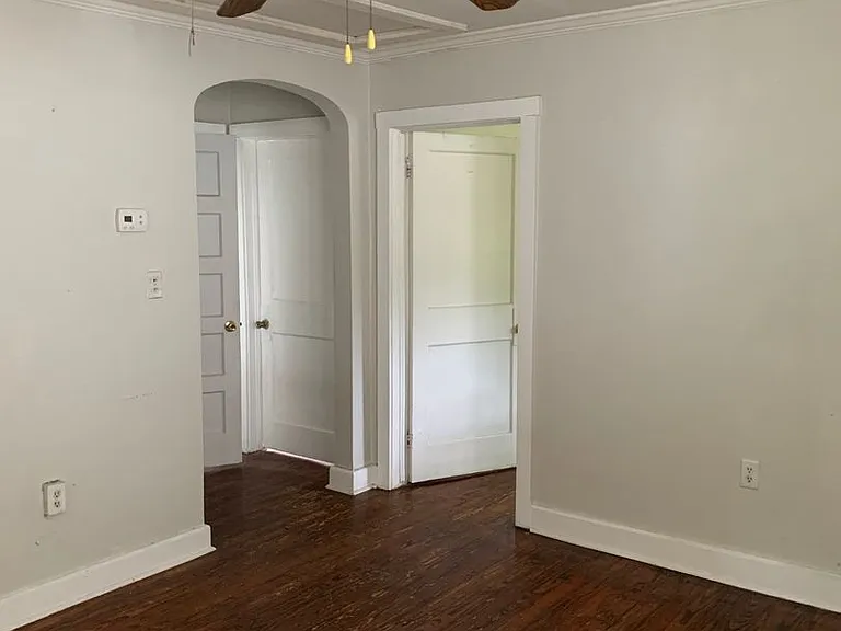 1212 E 32nd St — Photo 15