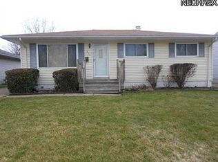 326 Erieview Blvd, Sheffield Lake, OH