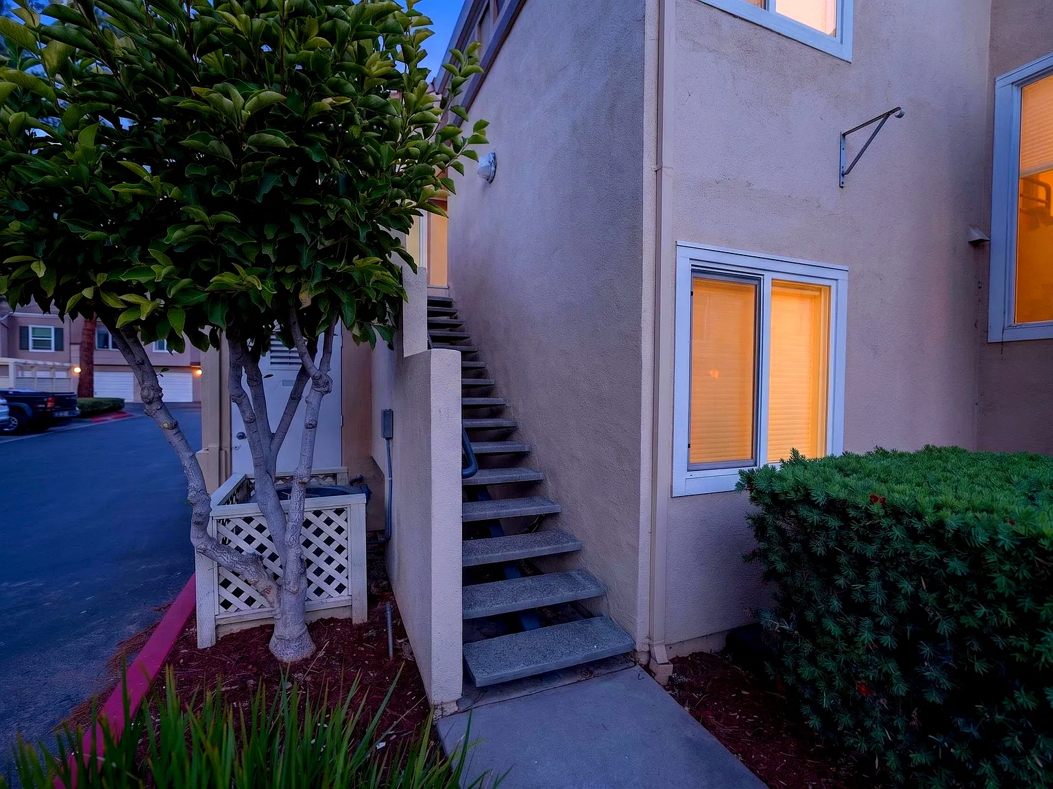 2 bed, 850 sqft, $3,350 — Photo 3