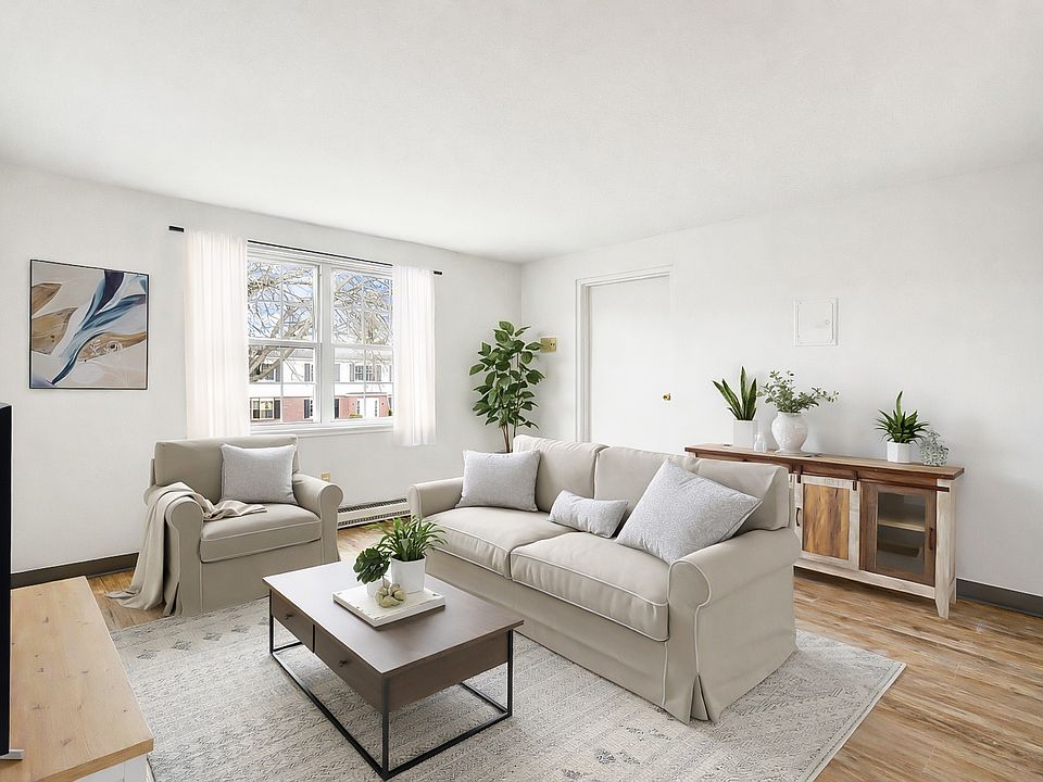 Spacious Living Rooms at Autumn Gardens