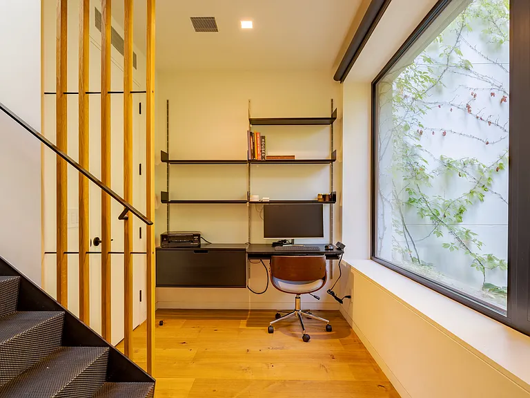 32 Frost St #THM — Photo 8
