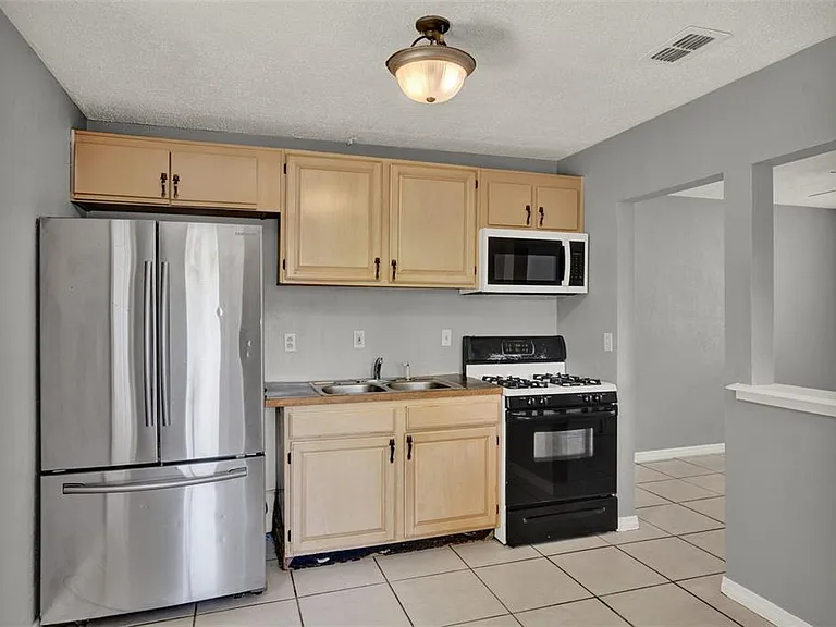 1220 Morin St #B — Photo 3