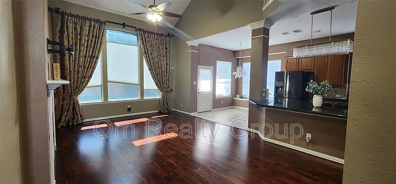 4 bed, 3.0 bath, 3024 sqft, $3,200 — Photo 4