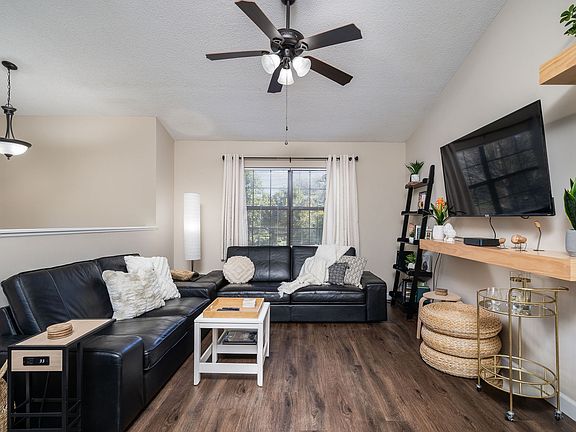 4th image of 112 Kings Mountain Ct