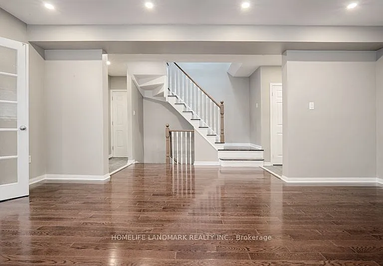 813 Stonehaven Ave — Photo 3