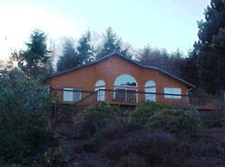 101 E Smith Cove Way, Hoodsport, WA 98584