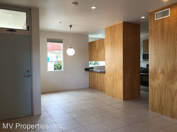 4th image of 263 N Kalmia St