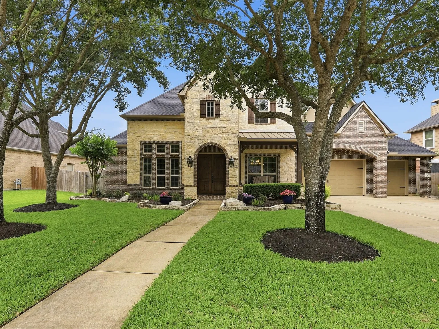 4 bed, 3.5 bath, 4595 sqft, $6,250 — Photo 2