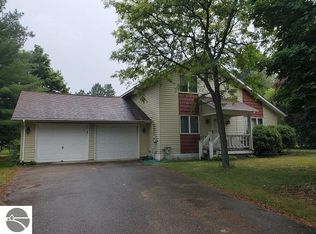 211 S Randall Ave, Mio, MI 48647