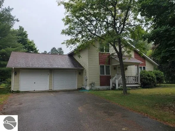 211 S Randall Ave, Mio, MI 48647